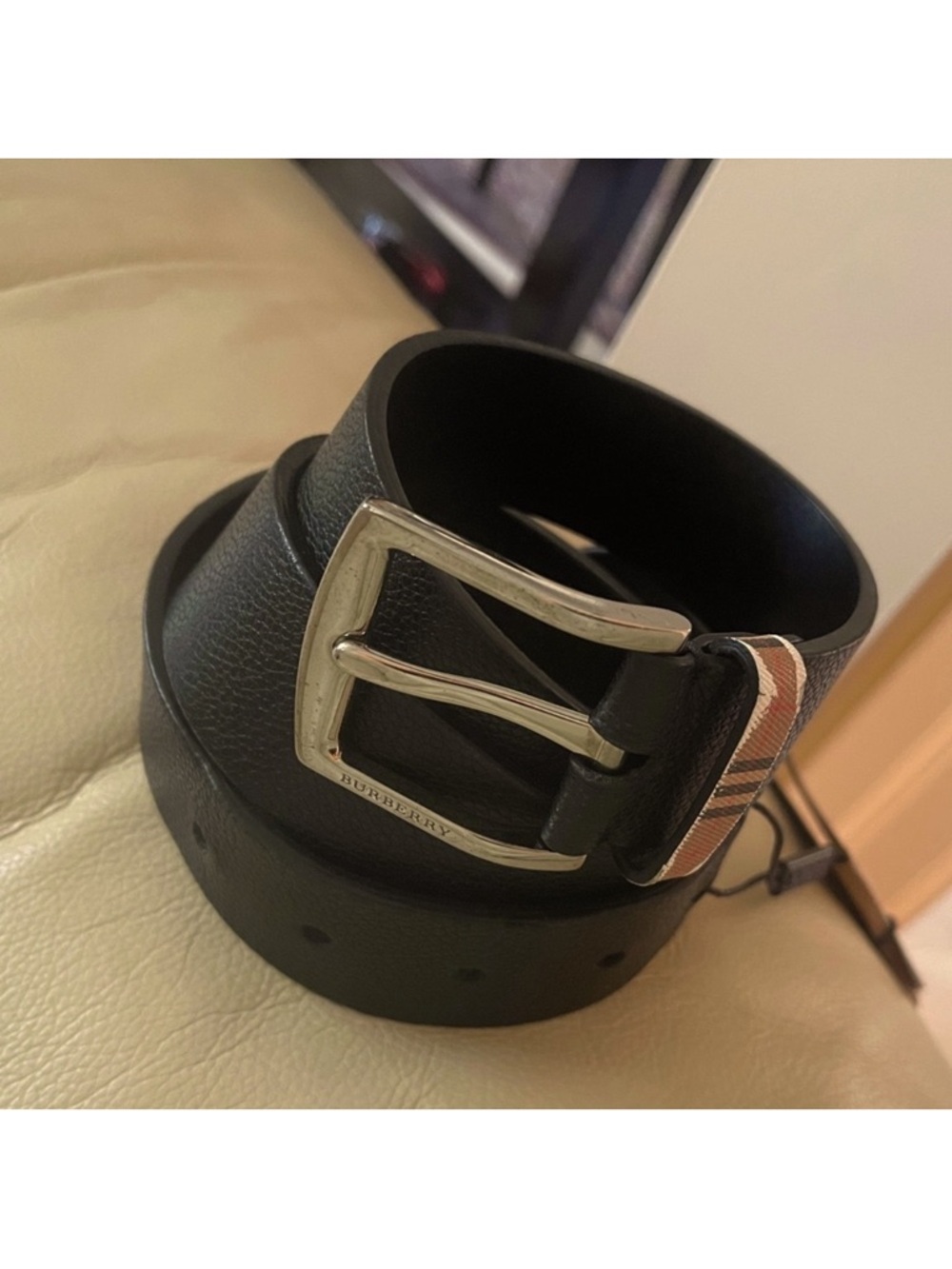 Burberry Black Leather Men's Belt with Haymarket Accent - Picture 7 of 10